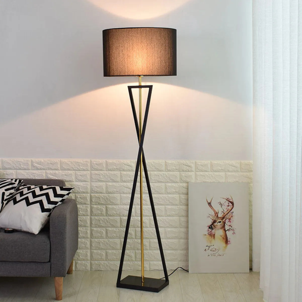 Verto – Arkitektonisk LED-golvlampa med Geometrisk Bas