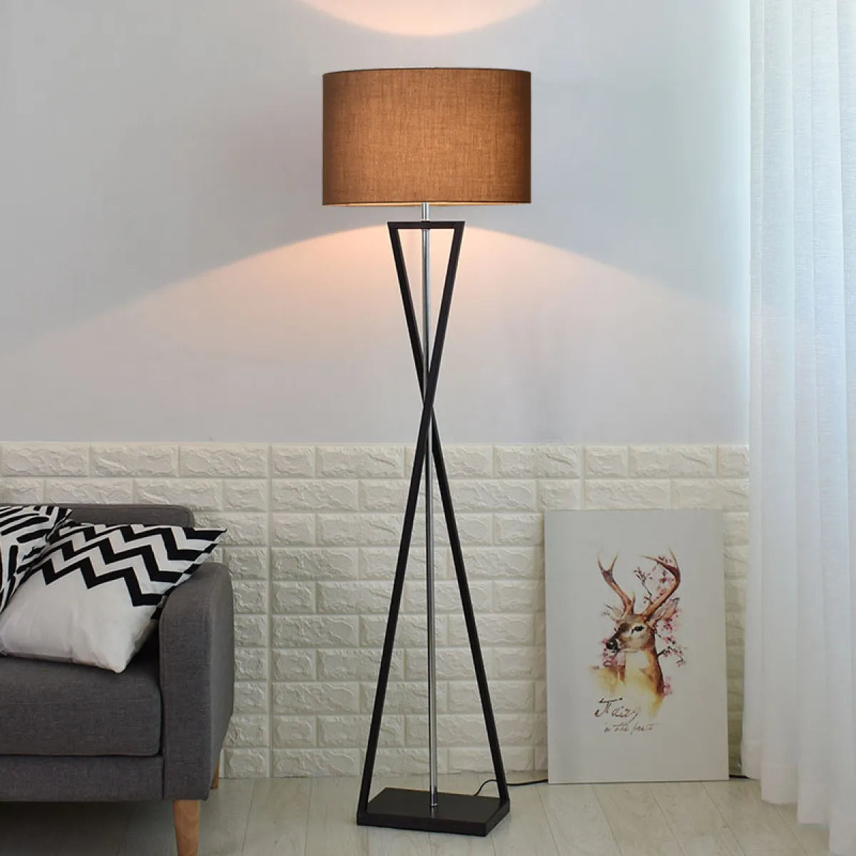Verto – Arkitektonisk LED-golvlampa med Geometrisk Bas