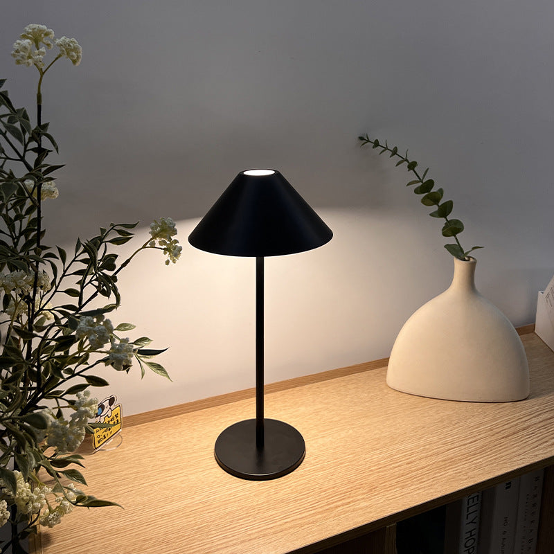 Vaxholm – Cordless LED Table Lamp in Minimalist Design