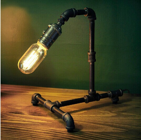 Detroit – Industrial Table Lamp in Old-Fashioned Water Pipe Design