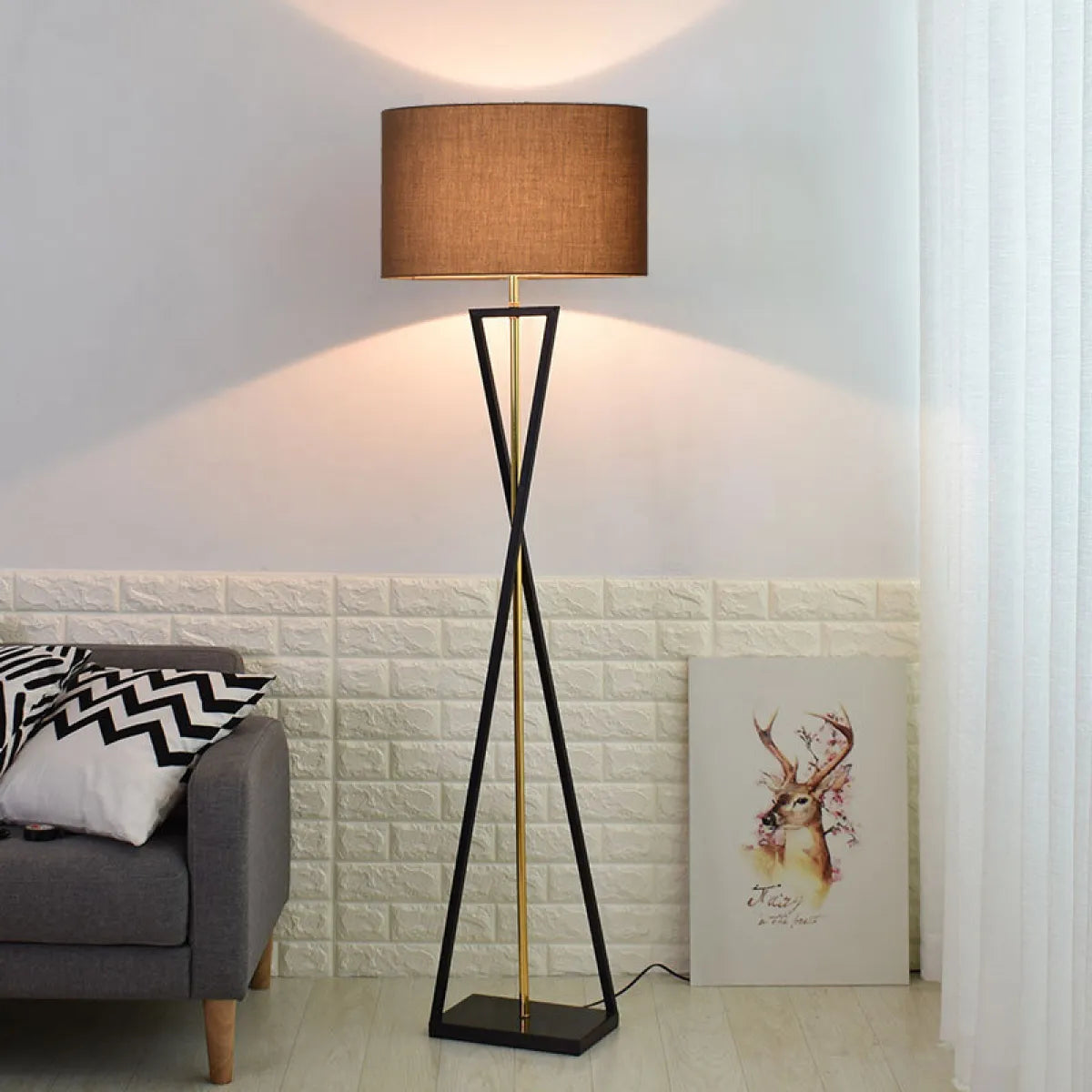 Verto – Arkitektonisk LED-golvlampa med Geometrisk Bas