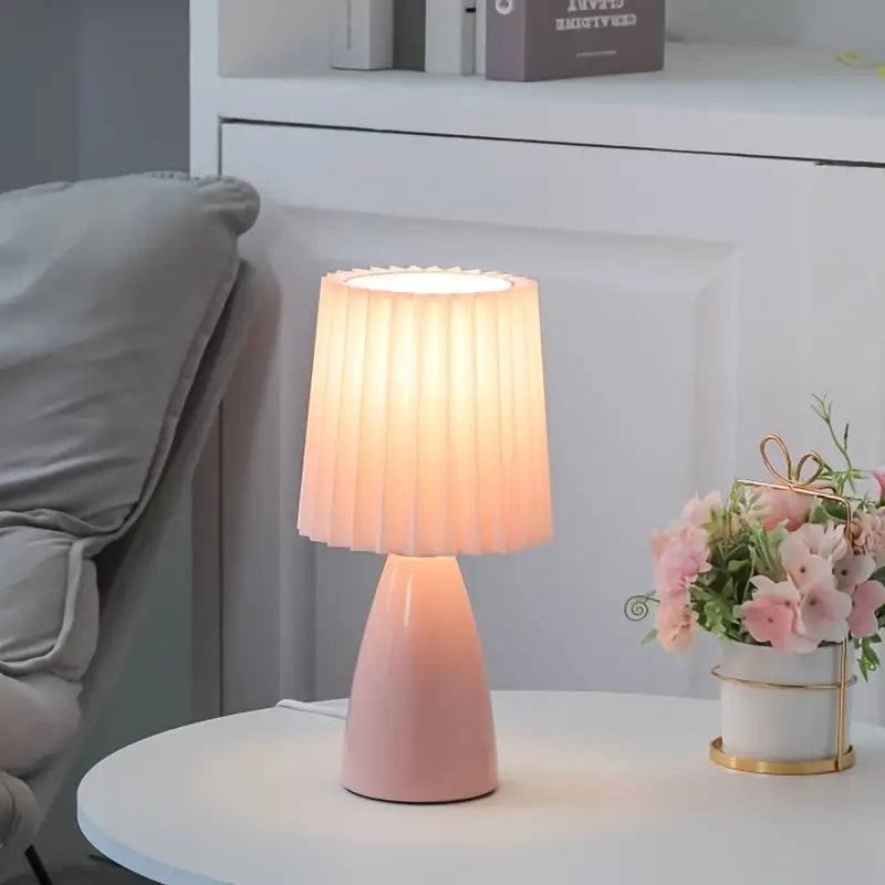 Örebro – Retro Veckad Bordslampa i "Milkshake"-design
