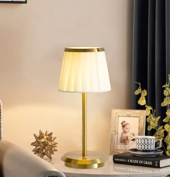 Kalmar – Timeless Table Lamp with Textile Shade & Harmonious Profile