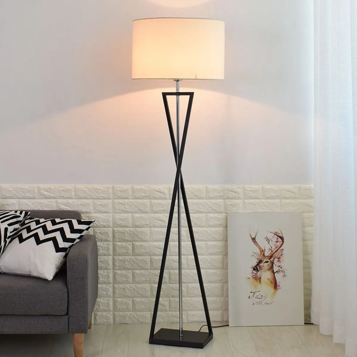 Verto – Arkitektonisk LED-golvlampa med Geometrisk Bas