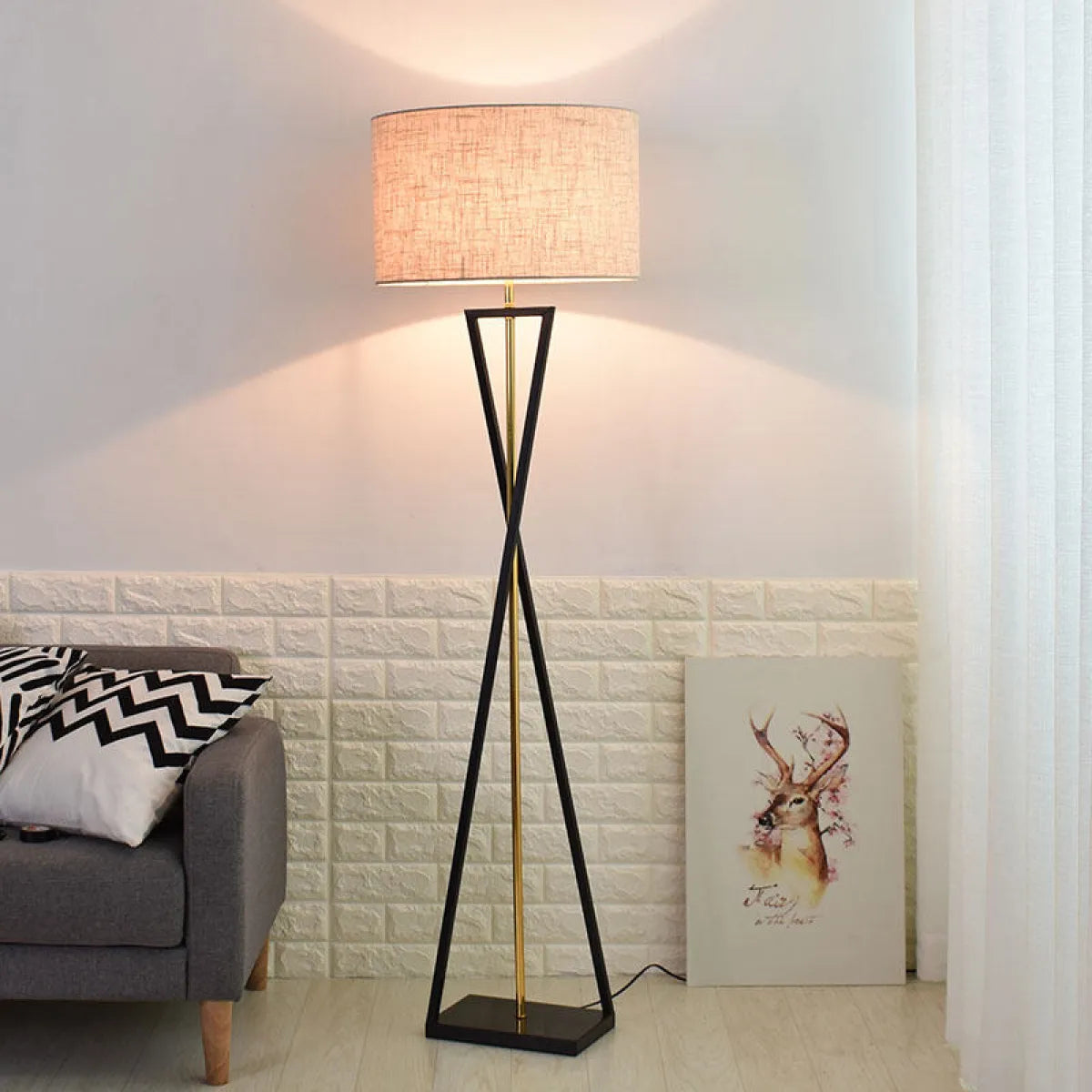 Verto – Arkitektonisk LED-golvlampa med Geometrisk Bas