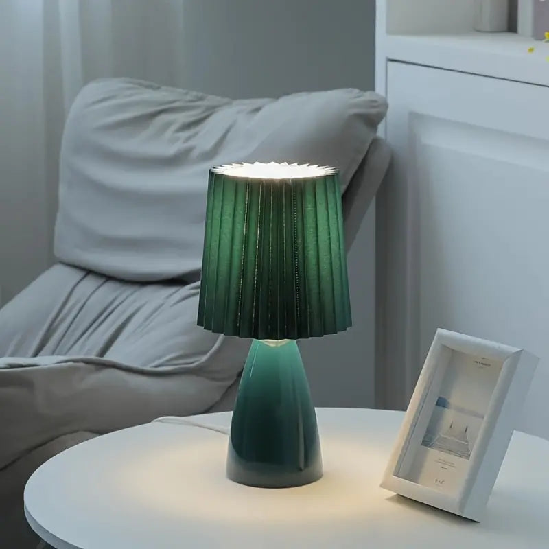 Örebro – Retro Veckad Bordslampa i "Milkshake"-design