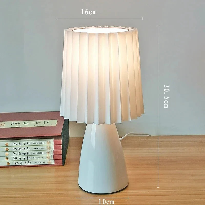 Örebro – Retro Veckad Bordslampa i "Milkshake"-design