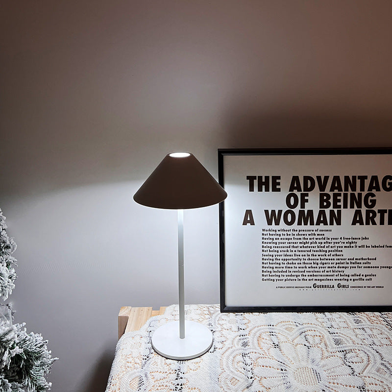Vaxholm – Cordless LED Table Lamp in Minimalist Design
