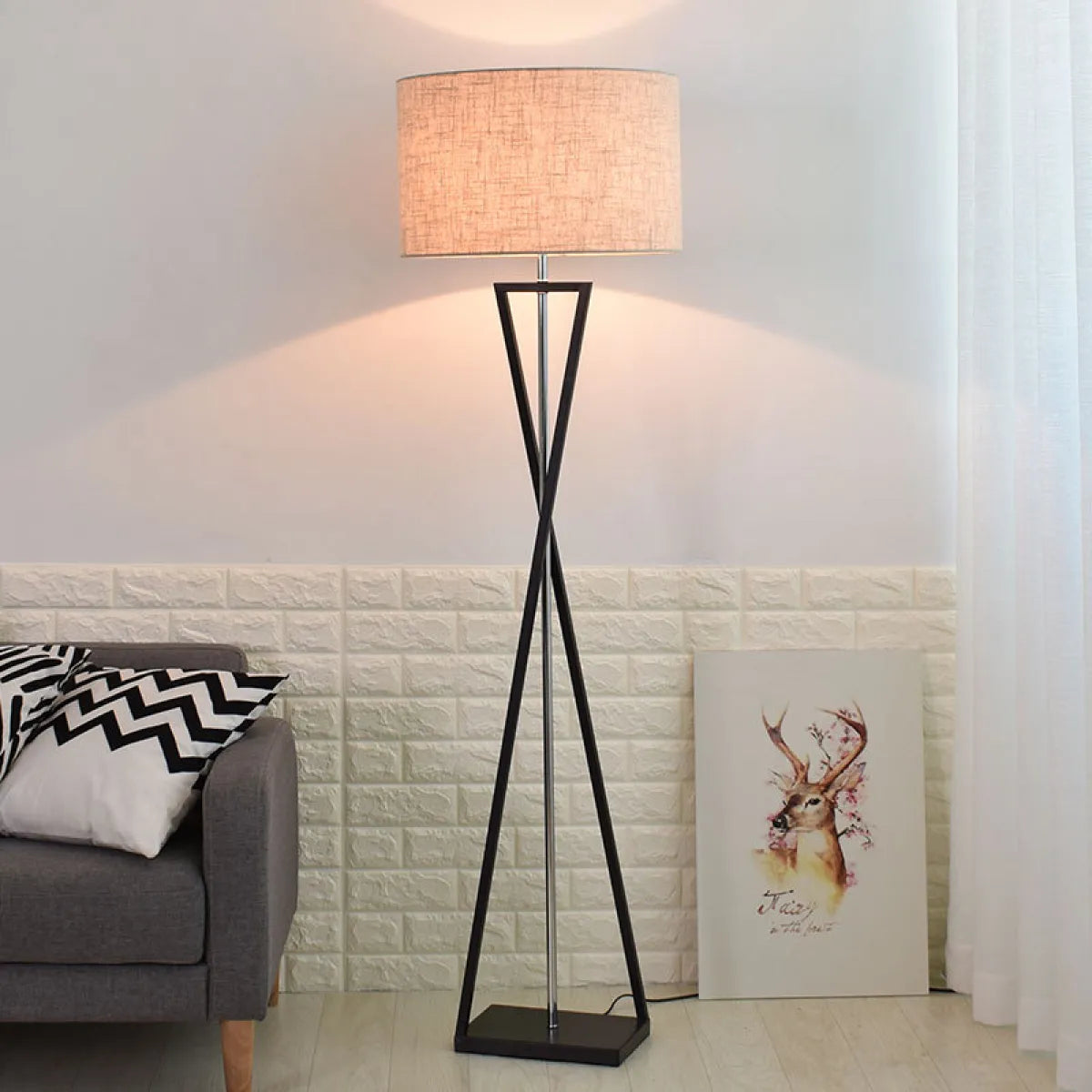 Verto – Arkitektonisk LED-golvlampa med Geometrisk Bas