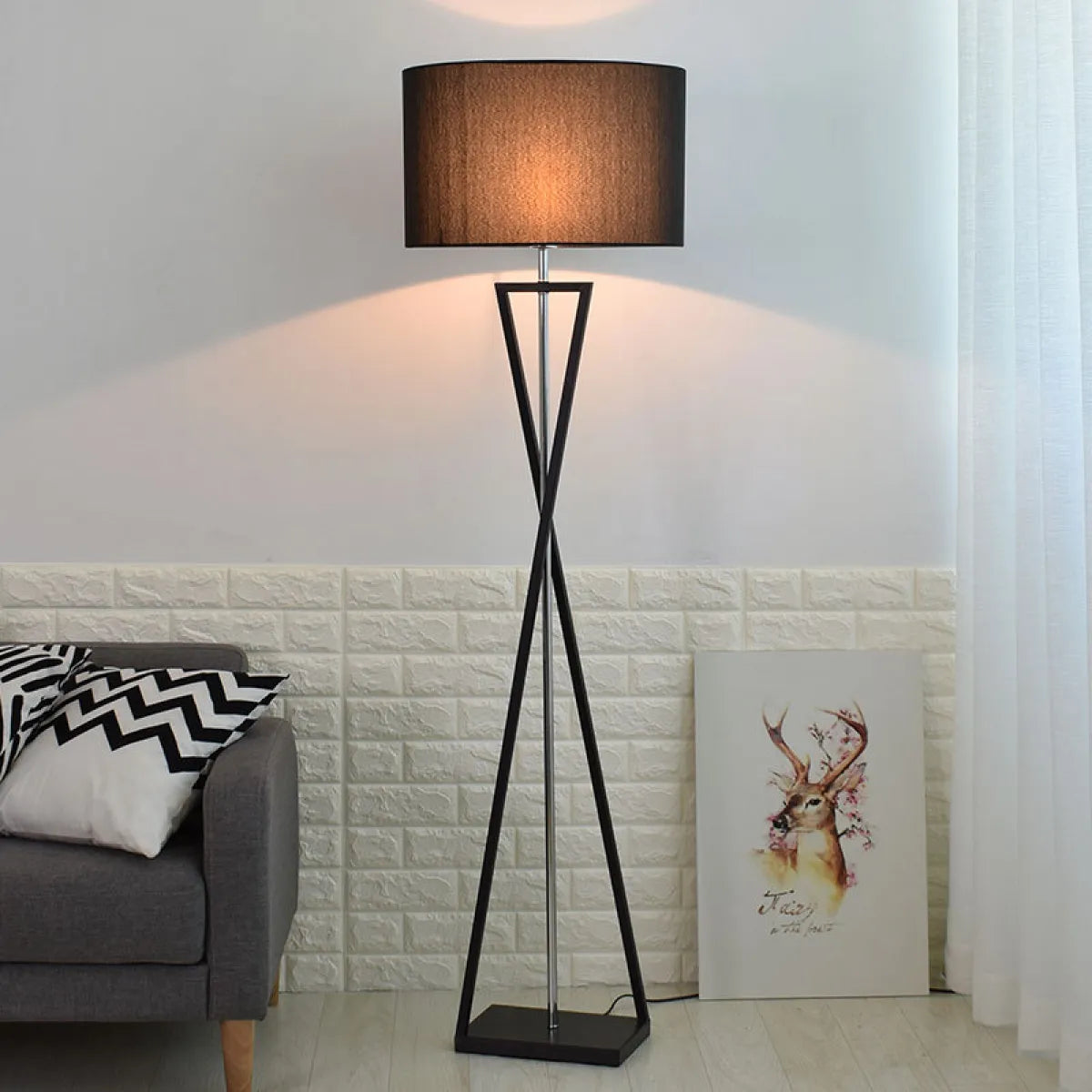 Verto – Arkitektonisk LED-golvlampa med Geometrisk Bas