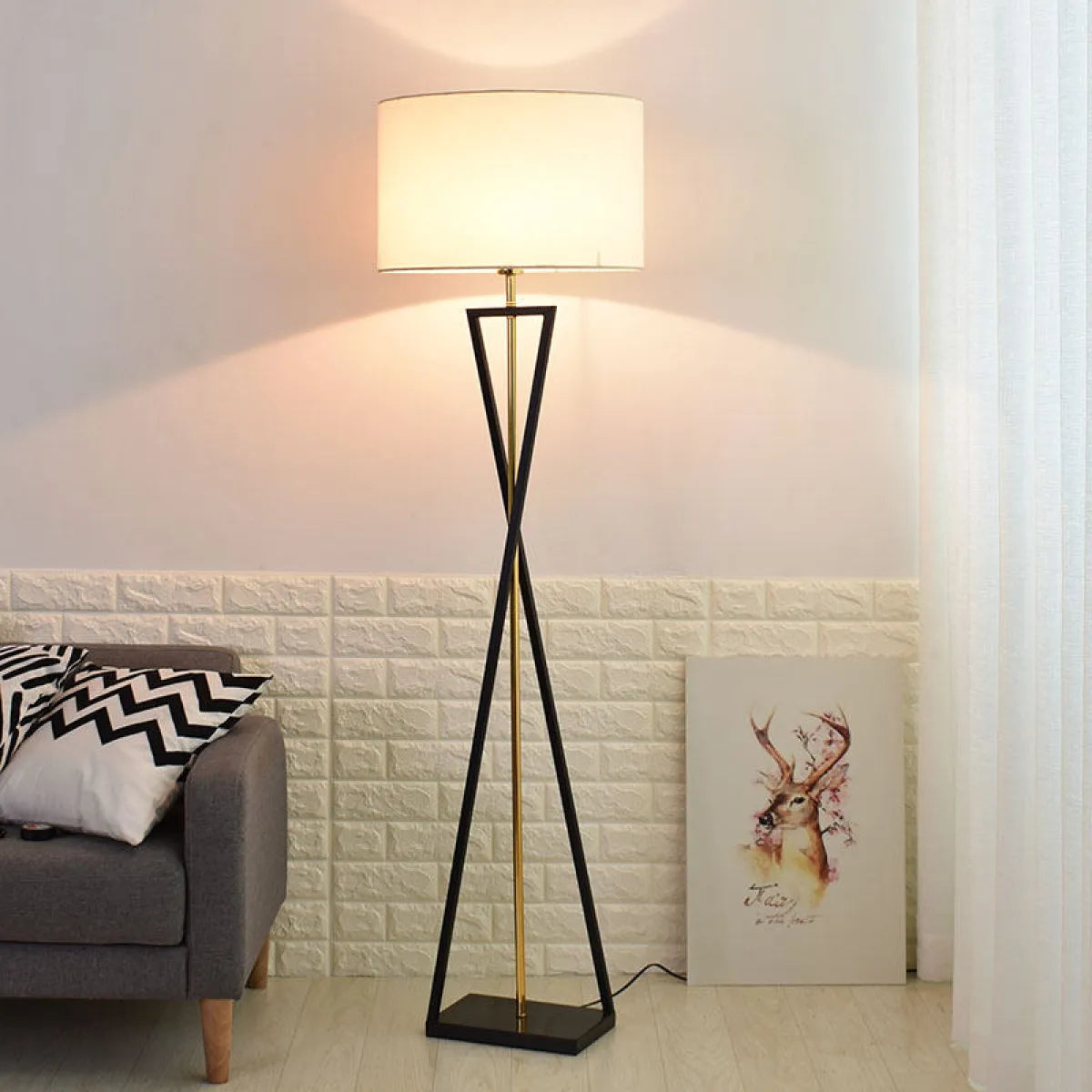 Verto – Arkitektonisk LED-golvlampa med Geometrisk Bas
