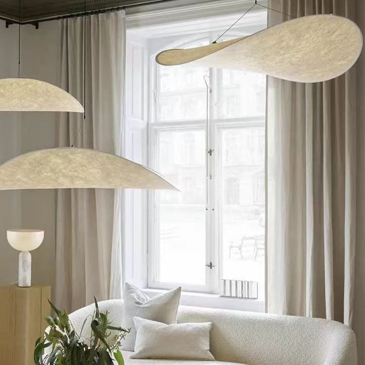 Nordisk taklampa i siden för restaurang