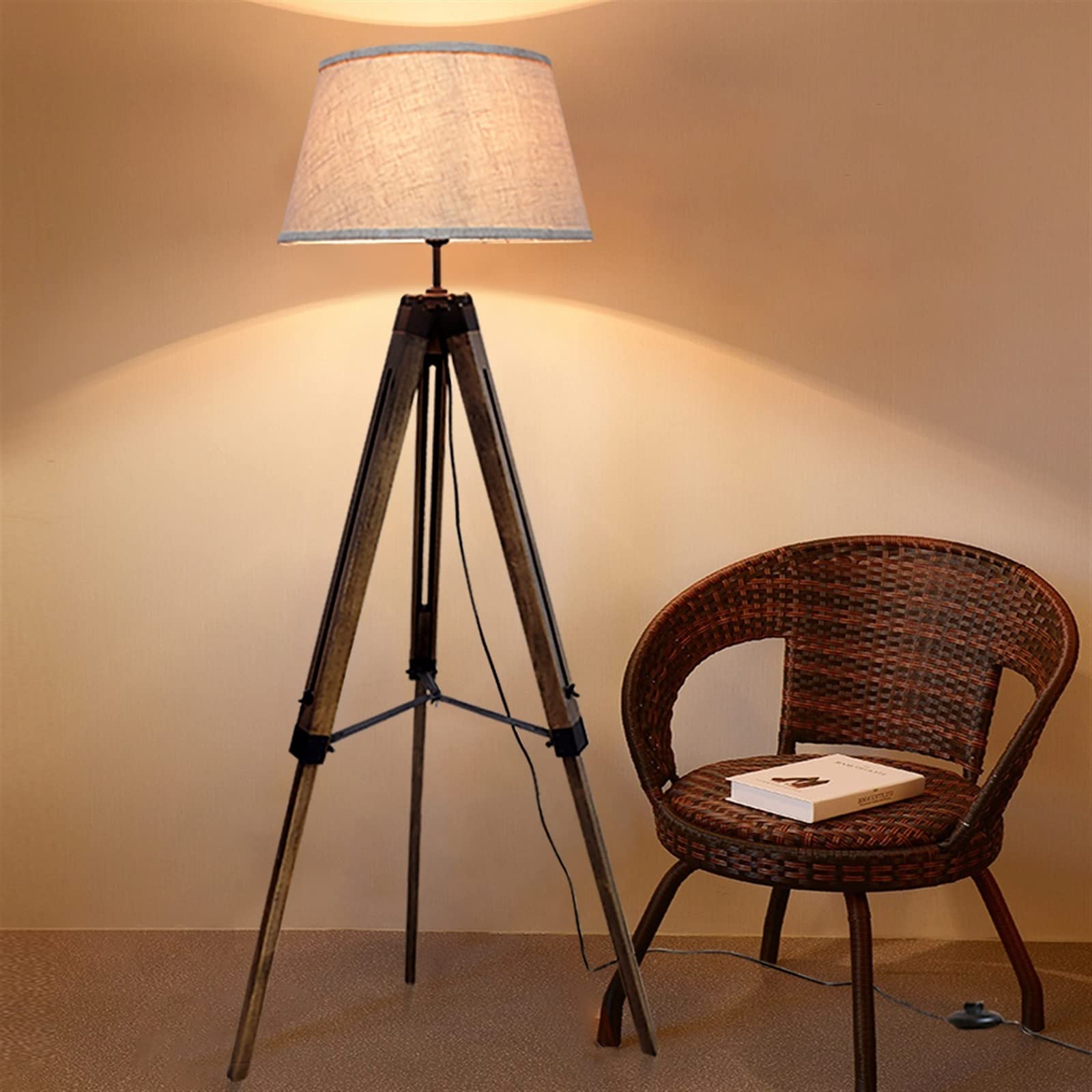 Stellar – Modern Tripod-golvlampa i Trä med Smart Fjärrkontroll