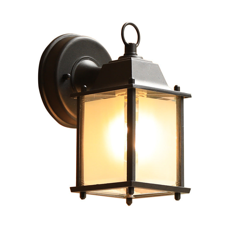 Hjo – Modern utomhuslykta i minimalistisk stil (aluminium)