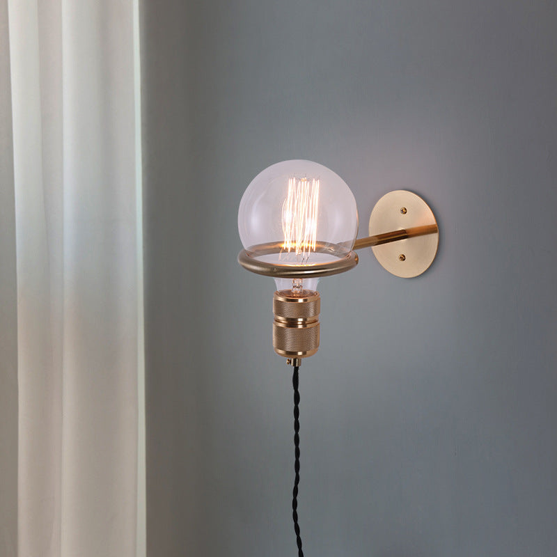 Hudson – Industrial Wall Lamp in Brass with Edison Character