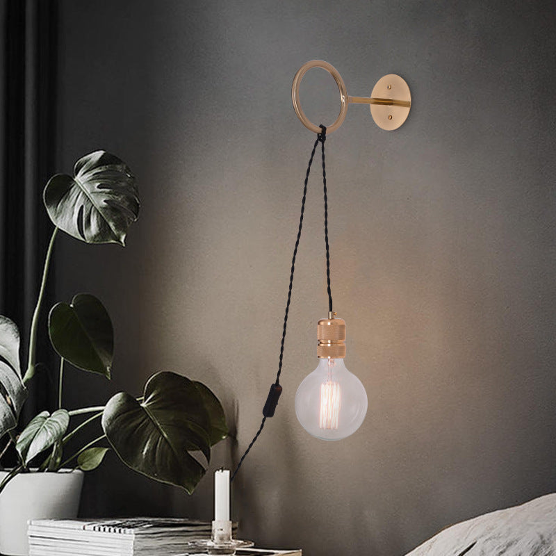 Hudson – Industrial Wall Lamp in Brass with Edison Character