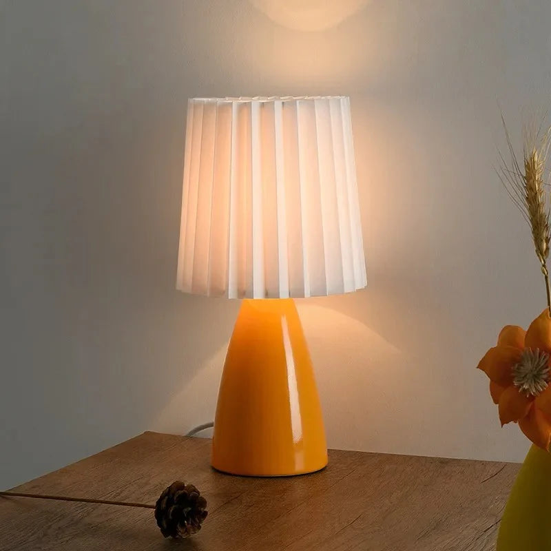 Örebro – Retro Veckad Bordslampa i "Milkshake"-design